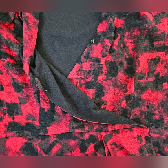 Halston sm crepe structured flowy flutter sleeve dress - Picture 14 of 17